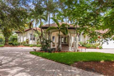 House in Miami, Florida 4 bedrooms, 277.41 sq.m. № 1820176 - photo 1