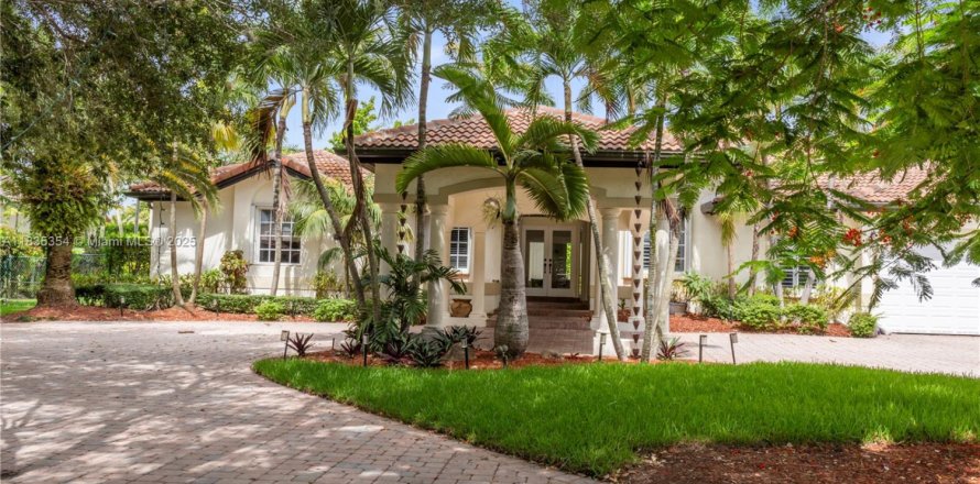 House in Miami, Florida 4 bedrooms, 277.41 sq.m. № 1820176