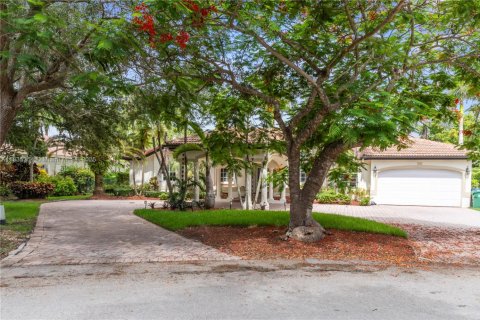 House in Miami, Florida 4 bedrooms, 277.41 sq.m. № 1820176 - photo 21