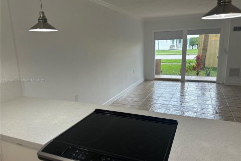 Снять в аренду кондоминиум в Майами, Флорида 1 спальня, 60.94м2, № 1956378 - фото 4