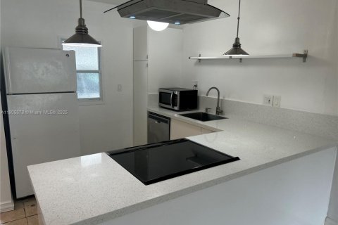 Снять в аренду кондоминиум в Майами, Флорида 1 спальня, 60.94м2, № 1956378 - фото 5