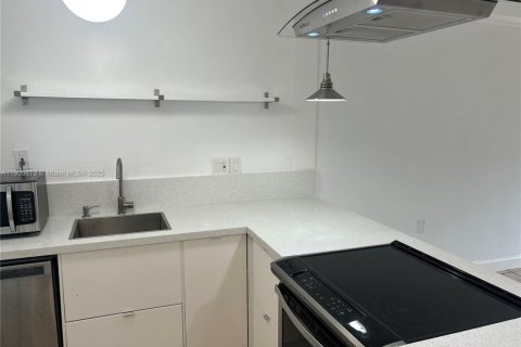 Снять в аренду кондоминиум в Майами, Флорида 1 спальня, 60.94м2, № 1956378 - фото 6