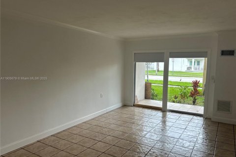 Снять в аренду кондоминиум в Майами, Флорида 1 спальня, 60.94м2, № 1956378 - фото 3