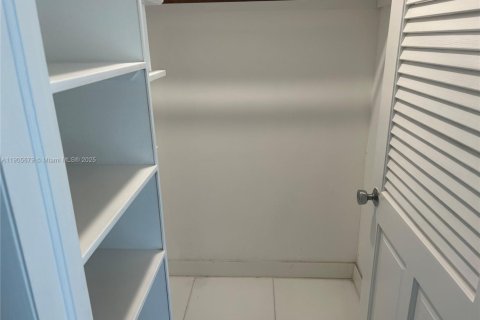 Снять в аренду кондоминиум в Майами, Флорида 1 спальня, 60.94м2, № 1956378 - фото 9