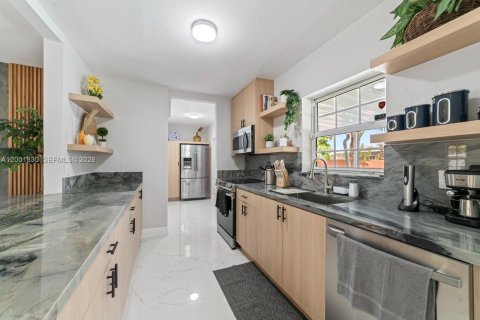 Villa ou maison à vendre à Miami Gardens, Floride: 5 chambres, 213.3 m2 № 2065918 - photo 28