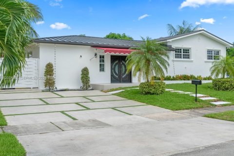 Villa ou maison à vendre à Miami Gardens, Floride: 5 chambres, 213.3 m2 № 2065918 - photo 2