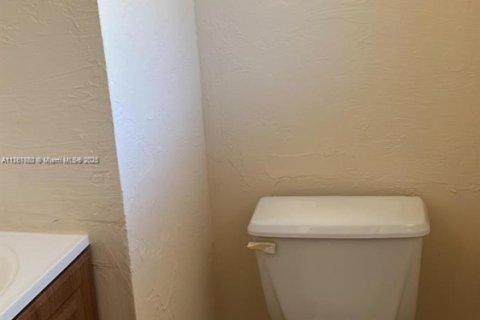 Condo in Tamarac, Florida, 1 bedroom  № 1860876 - photo 2