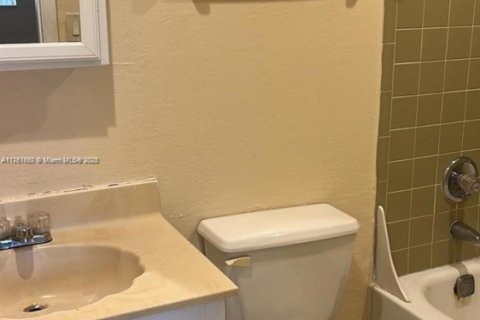 Condo in Tamarac, Florida, 1 bedroom  № 1860876 - photo 4