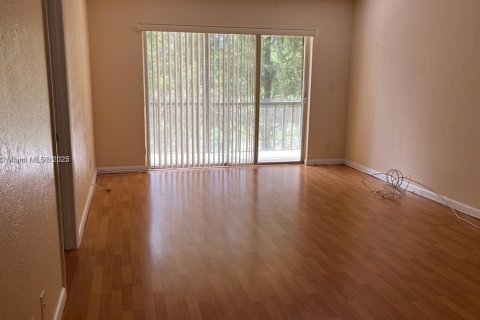 Condo in Tamarac, Florida, 1 bedroom  № 1860876 - photo 1