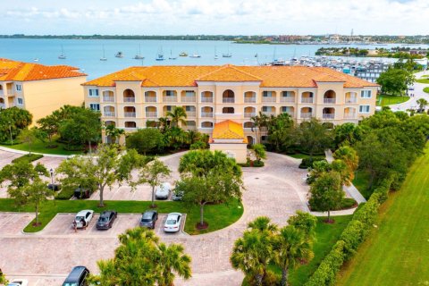 Copropriété à louer à Fort Pierce, Floride: 2 chambres, 184.78 m2 № 1230198 - photo 1