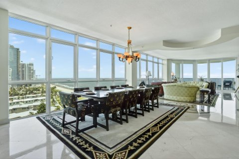 Copropriété à vendre à Lauderdale-by-the-Sea, Floride: 3 chambres, 302.3 m2 № 2342985 - photo 2