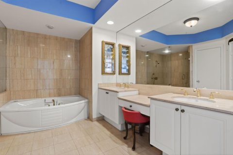 Copropriété à vendre à Lauderdale-by-the-Sea, Floride: 3 chambres, 302.3 m2 № 2342985 - photo 25