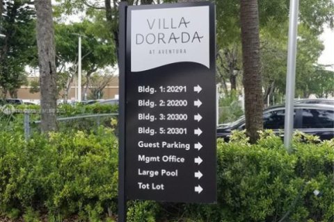 House in Aventura, Florida 2 bedrooms, 104.98 sq.m. № 1919983 - photo 2