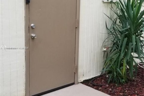 House in Aventura, Florida 2 bedrooms, 104.98 sq.m. № 1919983 - photo 6