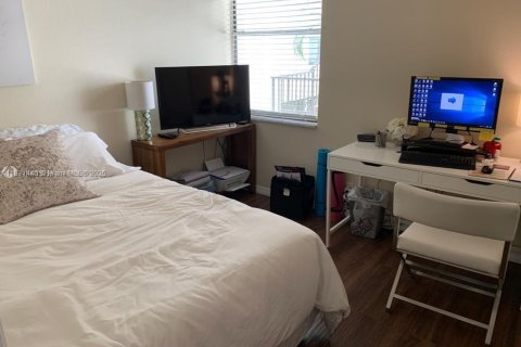 House in Aventura, Florida 2 bedrooms, 104.98 sq.m. № 1919983 - photo 12