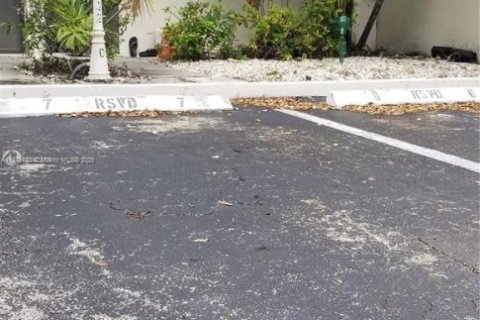 House in Aventura, Florida 2 bedrooms, 104.98 sq.m. № 1919983 - photo 18