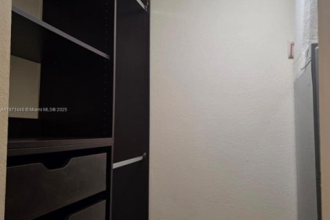 House in Aventura, Florida 2 bedrooms, 104.98 sq.m. № 1919983 - photo 25