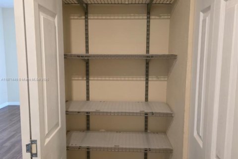 House in Aventura, Florida 2 bedrooms, 104.98 sq.m. № 1919983 - photo 24