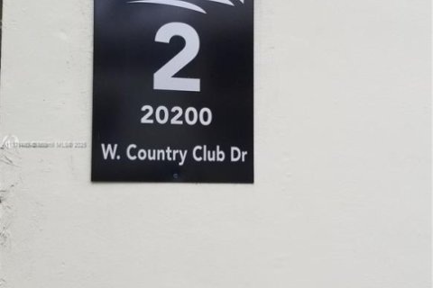 House in Aventura, Florida 2 bedrooms, 104.98 sq.m. № 1919983 - photo 3