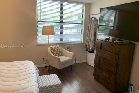 House in Aventura, Florida 2 bedrooms, 104.98 sq.m. № 1919983 - photo 15