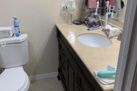 House in Aventura, Florida 2 bedrooms, 104.98 sq.m. № 1919983 - photo 13