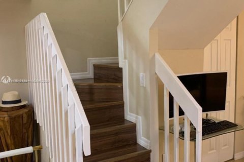 House in Aventura, Florida 2 bedrooms, 104.98 sq.m. № 1919983 - photo 11