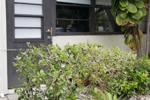 House in Aventura, Florida 2 bedrooms, 104.98 sq.m. № 1919983 - photo 19