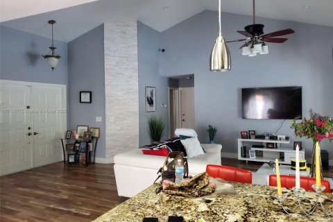 House in Lauderhill, Florida 3 bedrooms, 177.63 sq.m. № 1695163 - photo 5