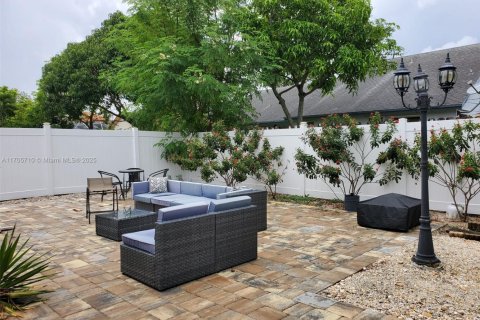House in Lauderhill, Florida 3 bedrooms, 177.63 sq.m. № 1695163 - photo 2