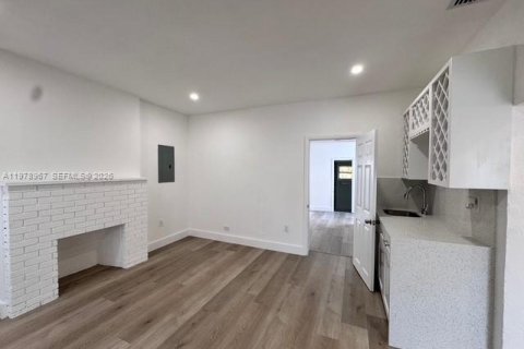 Villa ou maison à vendre à Miami, Floride: 3 chambres, 84.73 m2 № 2044585 - photo 2