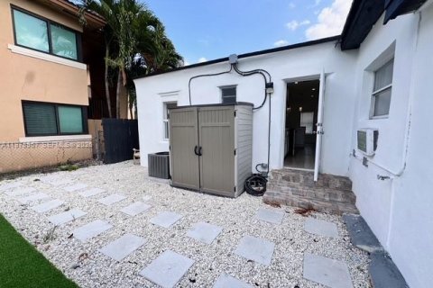 Villa ou maison à vendre à Miami, Floride: 3 chambres, 84.73 m2 № 2044585 - photo 15