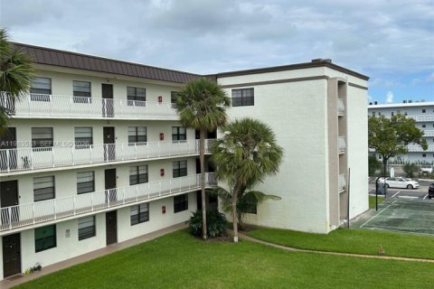 Copropriété à vendre à Dania Beach, Floride: 1 chambre, 71.35 m2 № 2048821 - photo 4