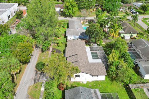 Casa en alquiler en Plantation, Florida, 4 dormitorios, 194.17 m2 № 2027565 - foto 3
