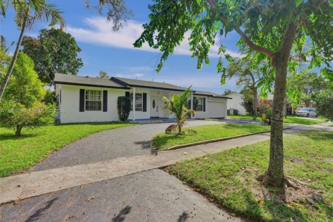 Casa en alquiler en Plantation, Florida, 4 dormitorios, 194.17 m2 № 2027565 - foto 20