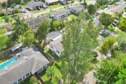 Casa en alquiler en Plantation, Florida, 4 dormitorios, 194.17 m2 № 2027565 - foto 8