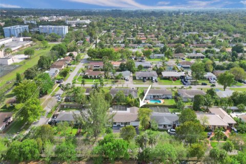 Casa en alquiler en Plantation, Florida, 4 dormitorios, 194.17 m2 № 2027565 - foto 10