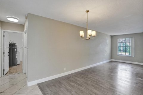 Casa en alquiler en Plantation, Florida, 4 dormitorios, 194.17 m2 № 2027565 - foto 30