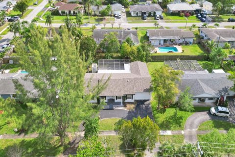Casa en Plantation, Florida 4 dormitorios, 194.17 m2 № 2027565