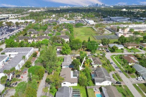 Casa en alquiler en Plantation, Florida, 4 dormitorios, 194.17 m2 № 2027565 - foto 12