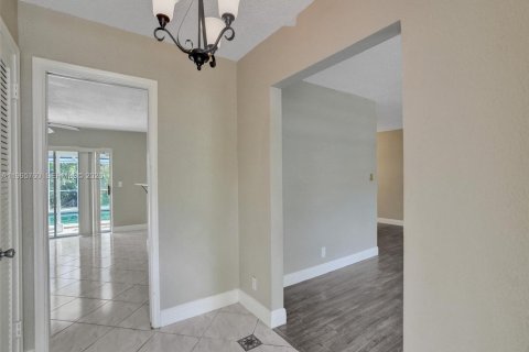 Casa en alquiler en Plantation, Florida, 4 dormitorios, 194.17 m2 № 2027565 - foto 24