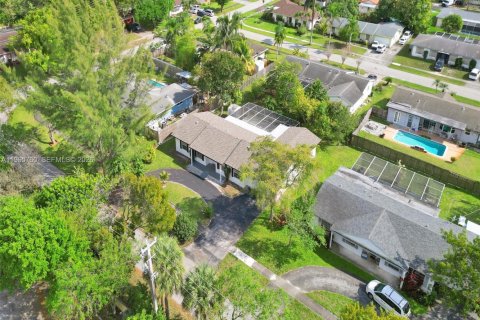 Casa en alquiler en Plantation, Florida, 4 dormitorios, 194.17 m2 № 2027565 - foto 2