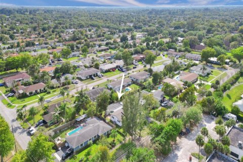 Casa en alquiler en Plantation, Florida, 4 dormitorios, 194.17 m2 № 2027565 - foto 9