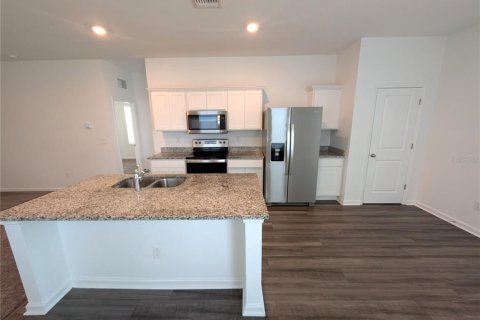 Villa ou maison à louer à Zephyrhills, Floride: 3 chambres, 131.18 m2 № 2167283 - photo 4