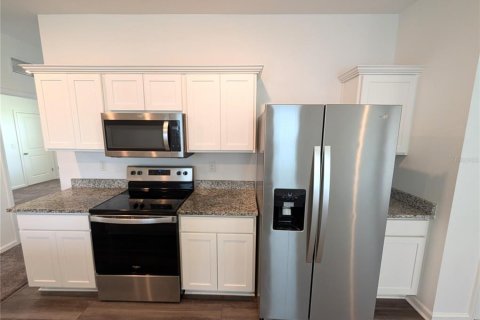 Villa ou maison à louer à Zephyrhills, Floride: 3 chambres, 131.18 m2 № 2167283 - photo 5