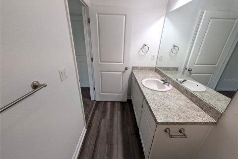 Villa ou maison à louer à Zephyrhills, Floride: 3 chambres, 131.18 m2 № 2167283 - photo 13
