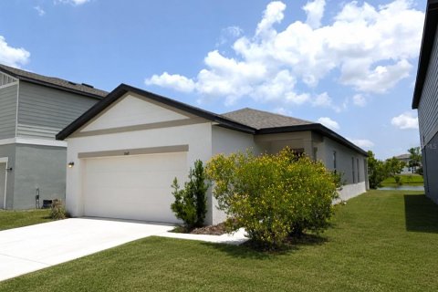 Villa ou maison à louer à Zephyrhills, Floride: 3 chambres, 131.18 m2 № 2167283 - photo 2
