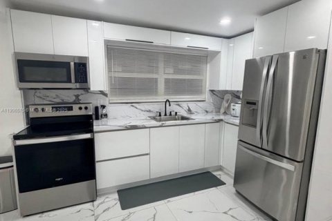 Купить виллу или дом в Майами, Флорида 3 спальни, 105.35м2, № 1964435 - фото 13