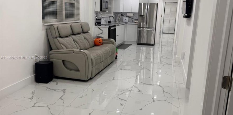 Дом в Майами, Флорида 3 спальни, 105.35м2 № 1964435