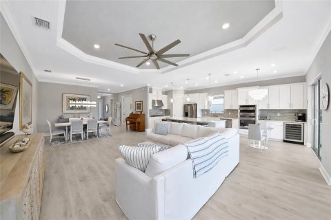 House in Sarasota, Florida 3 bedrooms, 225.47 sq.m. № 2411459 - photo 12