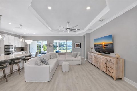House in Sarasota, Florida 3 bedrooms, 225.47 sq.m. № 2411459 - photo 9